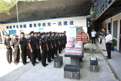 寒冬送暖意，關懷潤人心——學校領導走訪慰問假期運行單位