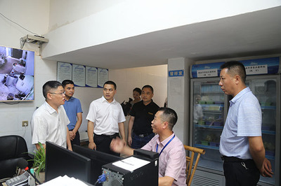 筑牢校園安全防線，賦能智慧后勤服務(wù)——省教育廳領(lǐng)導(dǎo)蒞臨射洪中學(xué)調(diào)研食品安全及食堂信息化建設(shè)工作